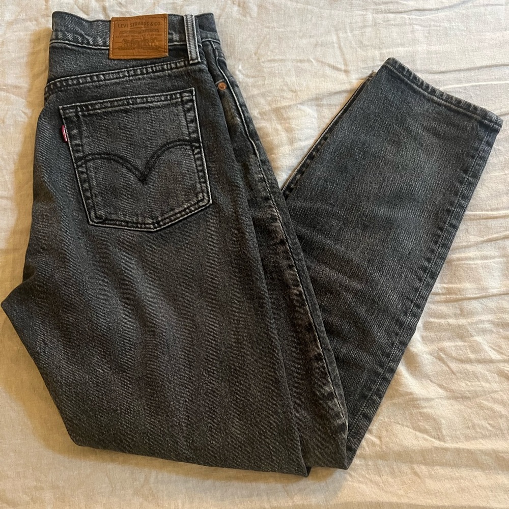 Black Levi’s Wedgie Straight Fit Ankle Jeans